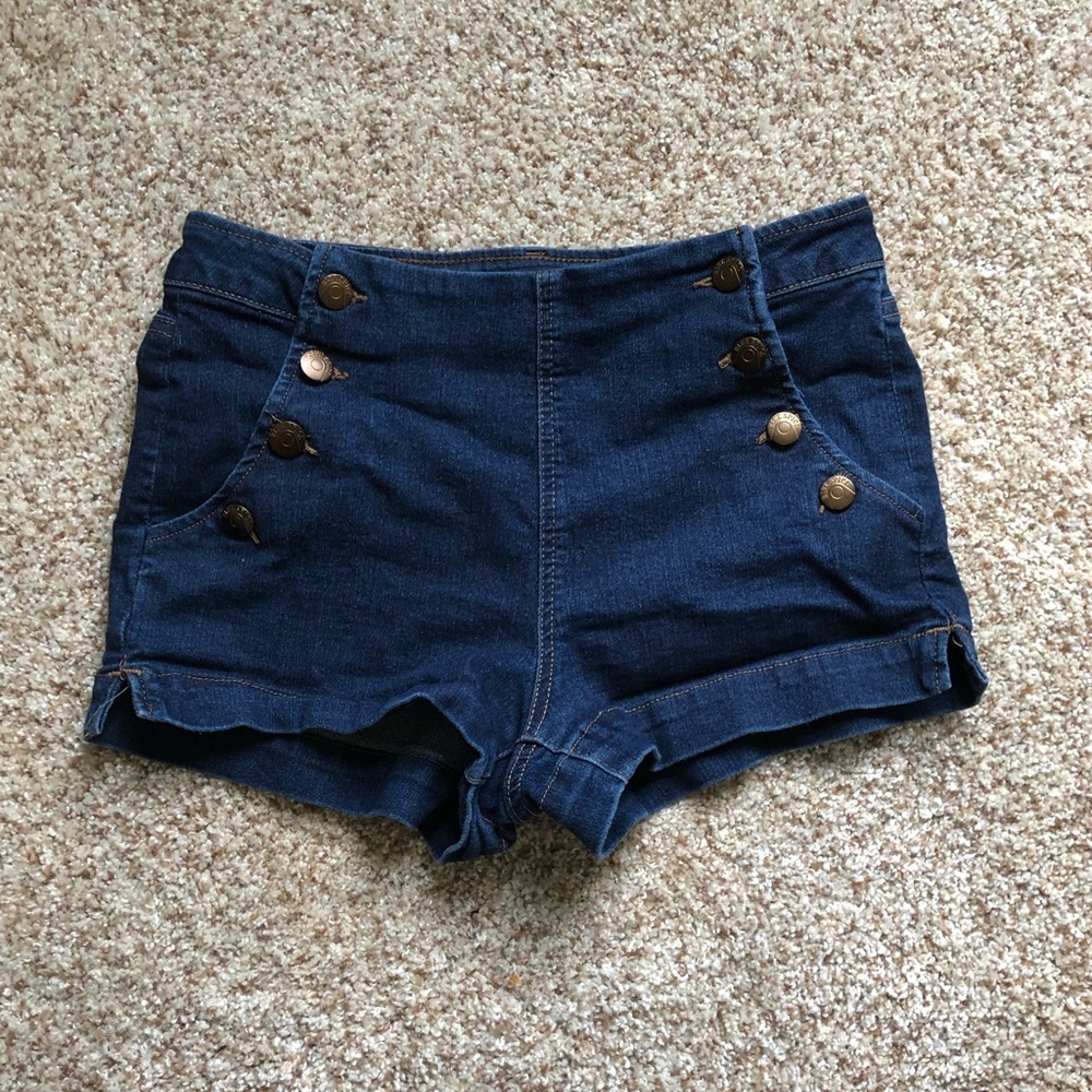Super cute jean shorts